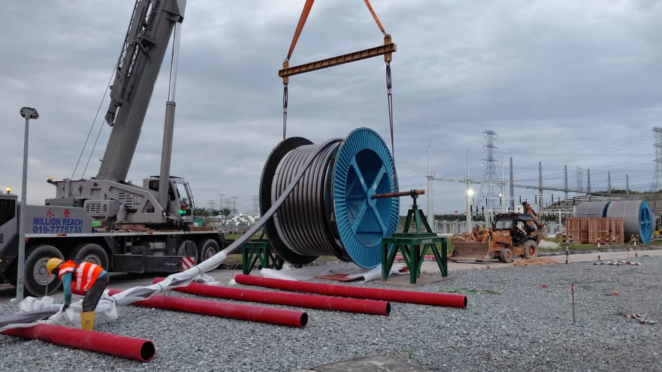 275kV cable laying with crane